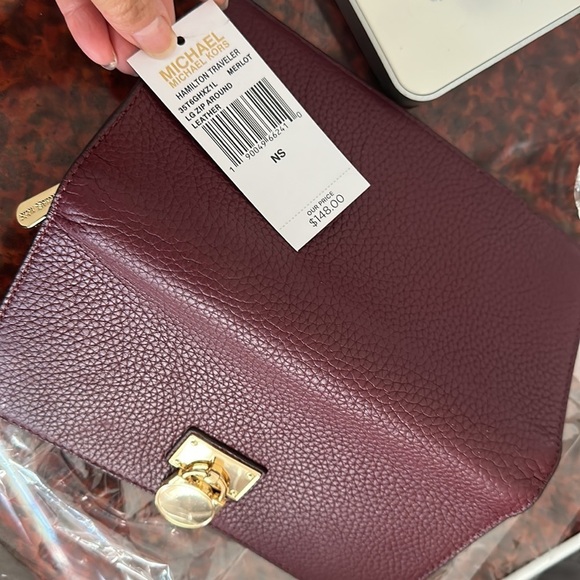 ๐ฅ ON SALE ๐ฅ Hamilton Traveler Large Zip Around Leather Wallet - Picture 11 of 12